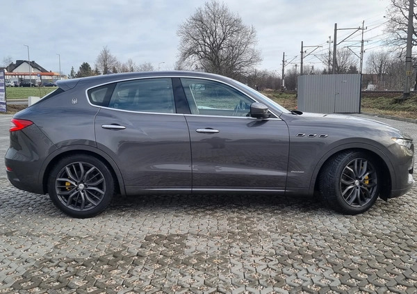 Maserati Levante cena 292999 przebieg: 53000, rok produkcji 2019 z Tarnobrzeg małe 631